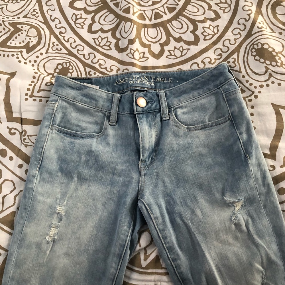 AE LIGHT WASH RIPPED JEANS - Picture 2 of 8